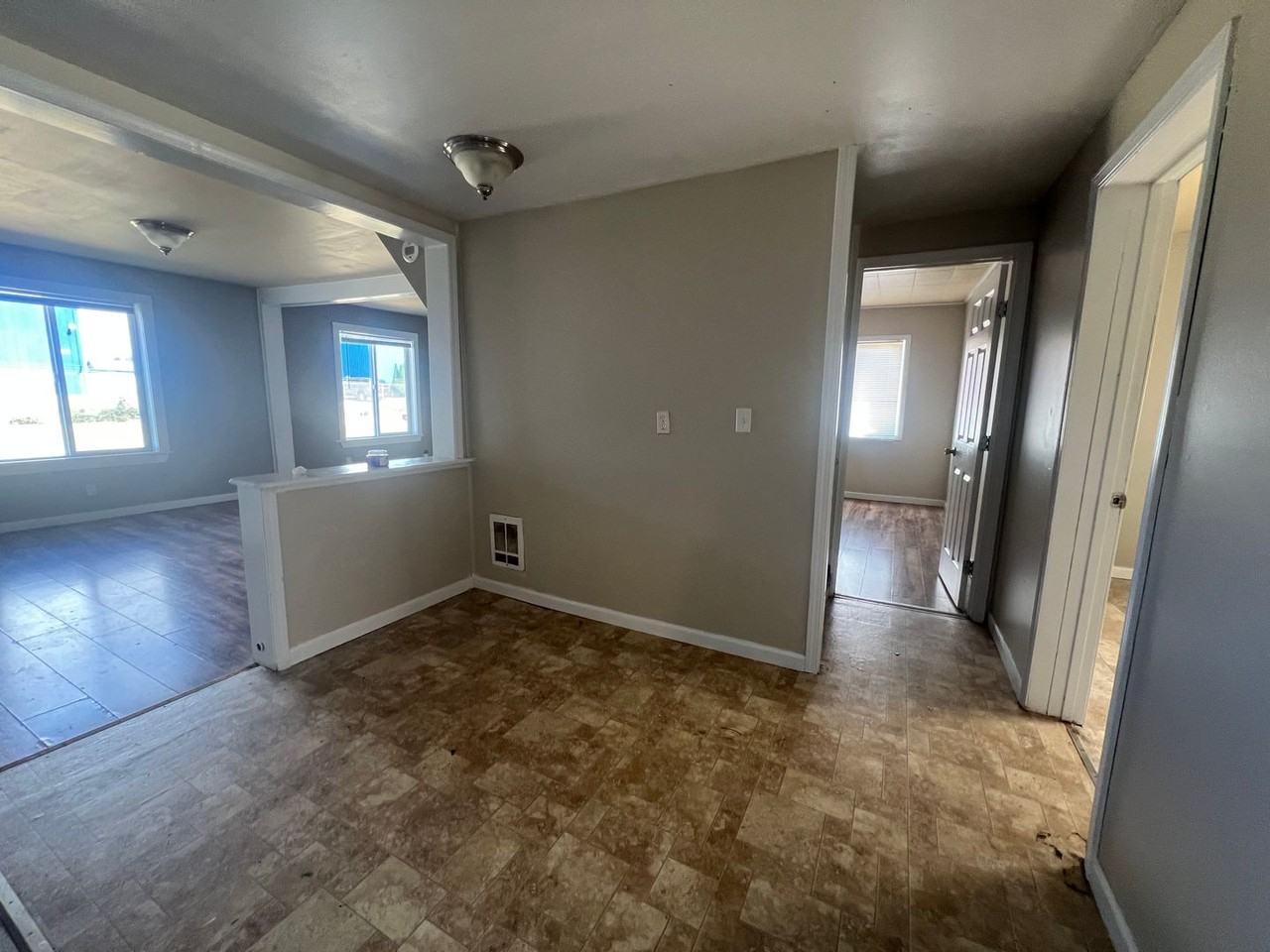 1836 Myrtle St - Photo 3 of 17
