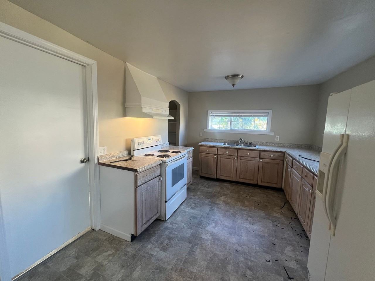 1836 Myrtle St - Photo 5 of 17