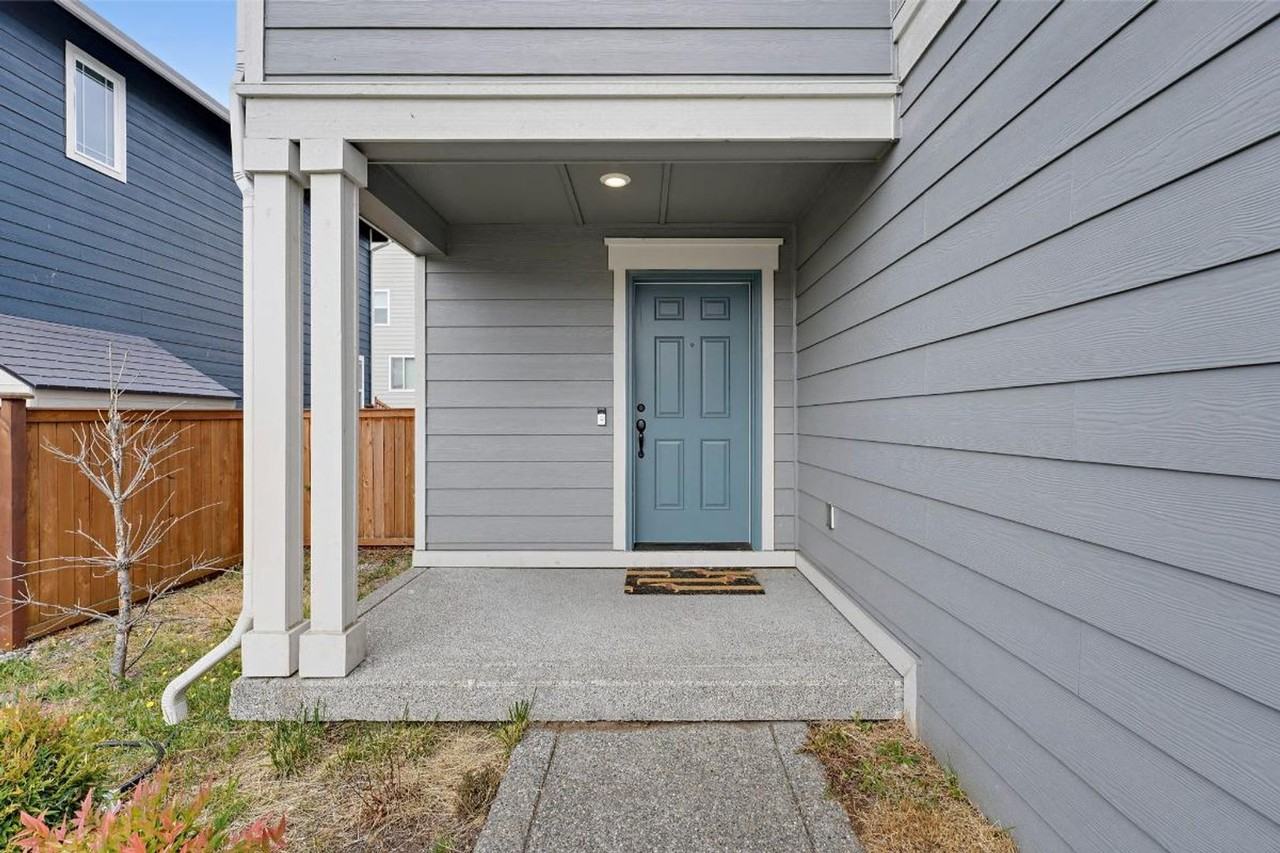 831 Burwood St Se - Photo 2 of 48