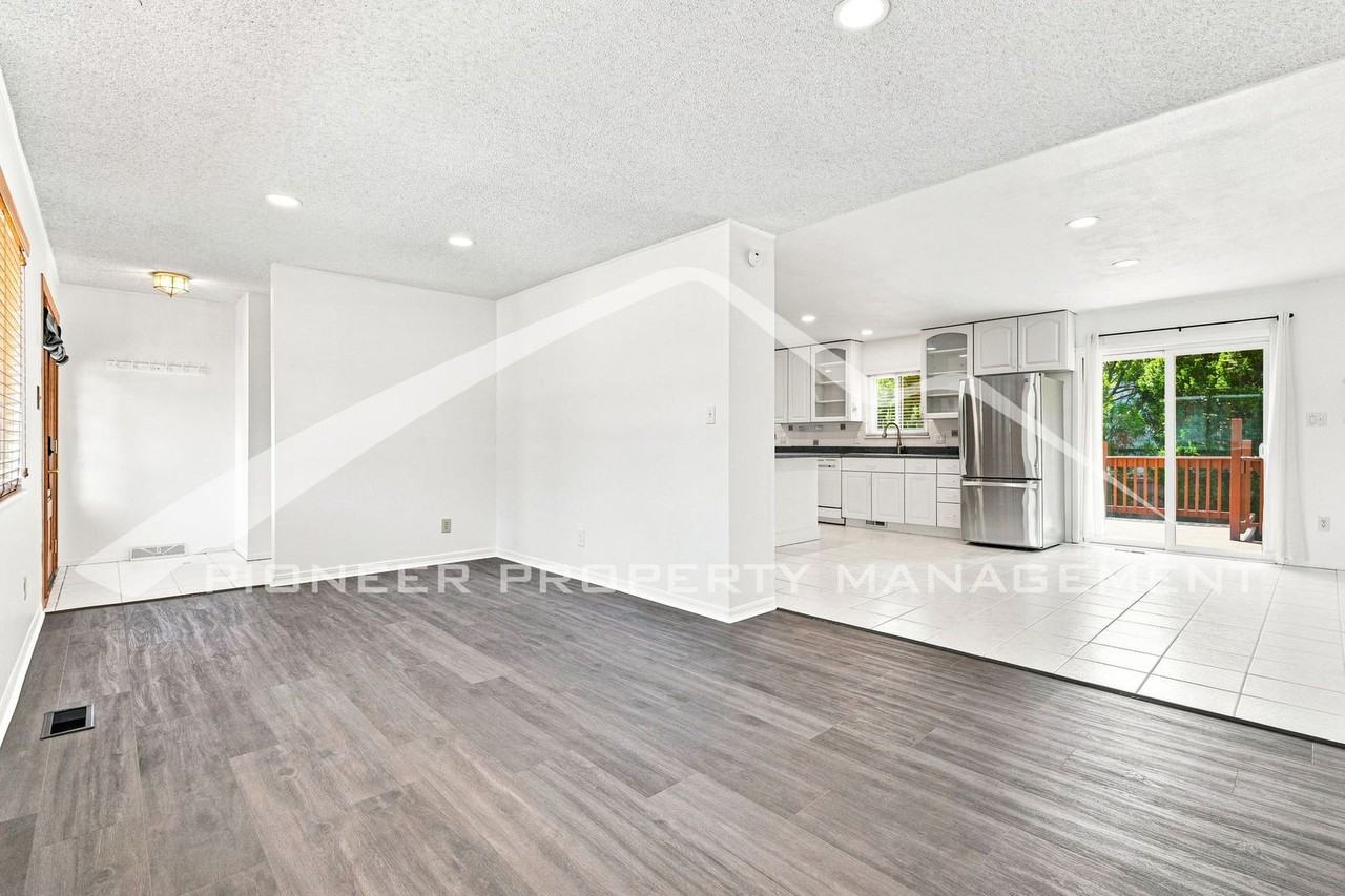 2557 S Coors St - Photo 2 of 25