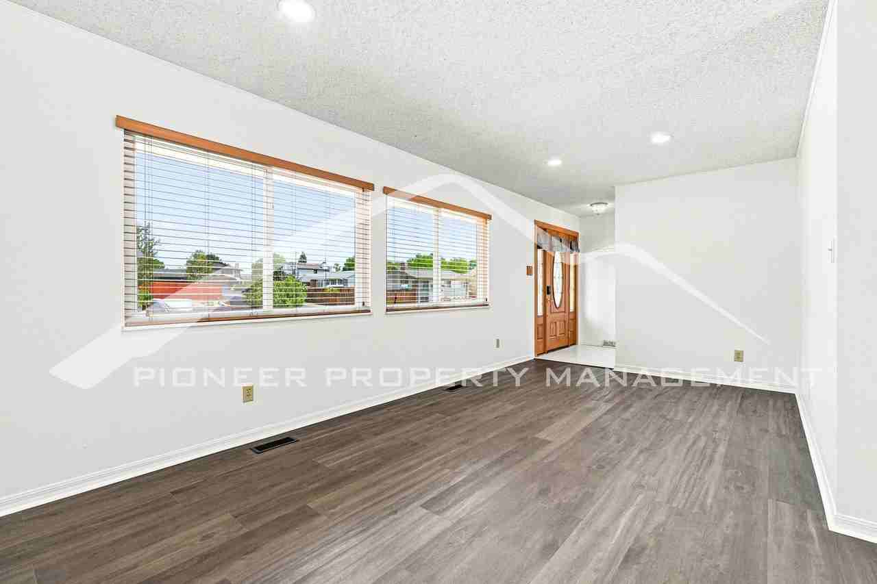 2557 S Coors St - Photo 3 of 25