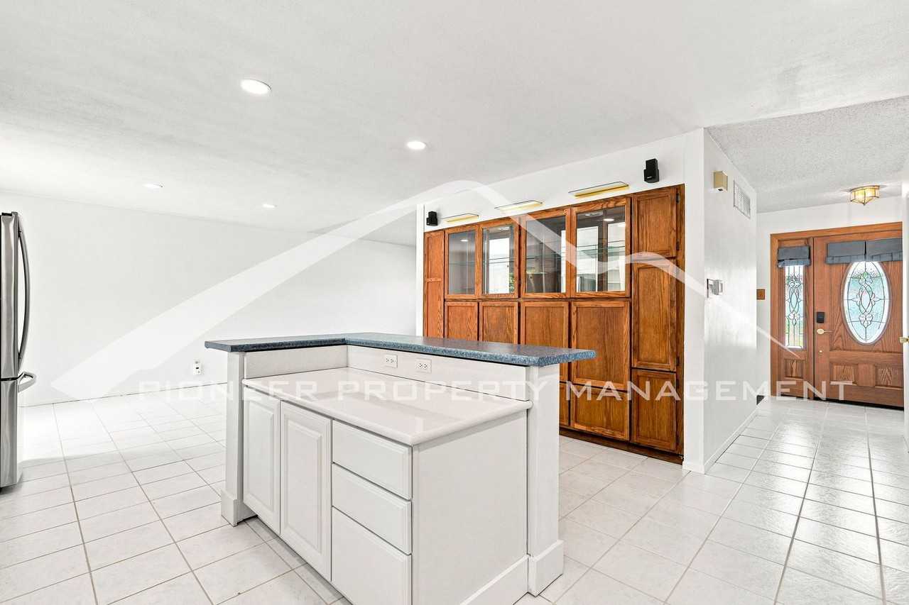 2557 S Coors St - Photo 7 of 25