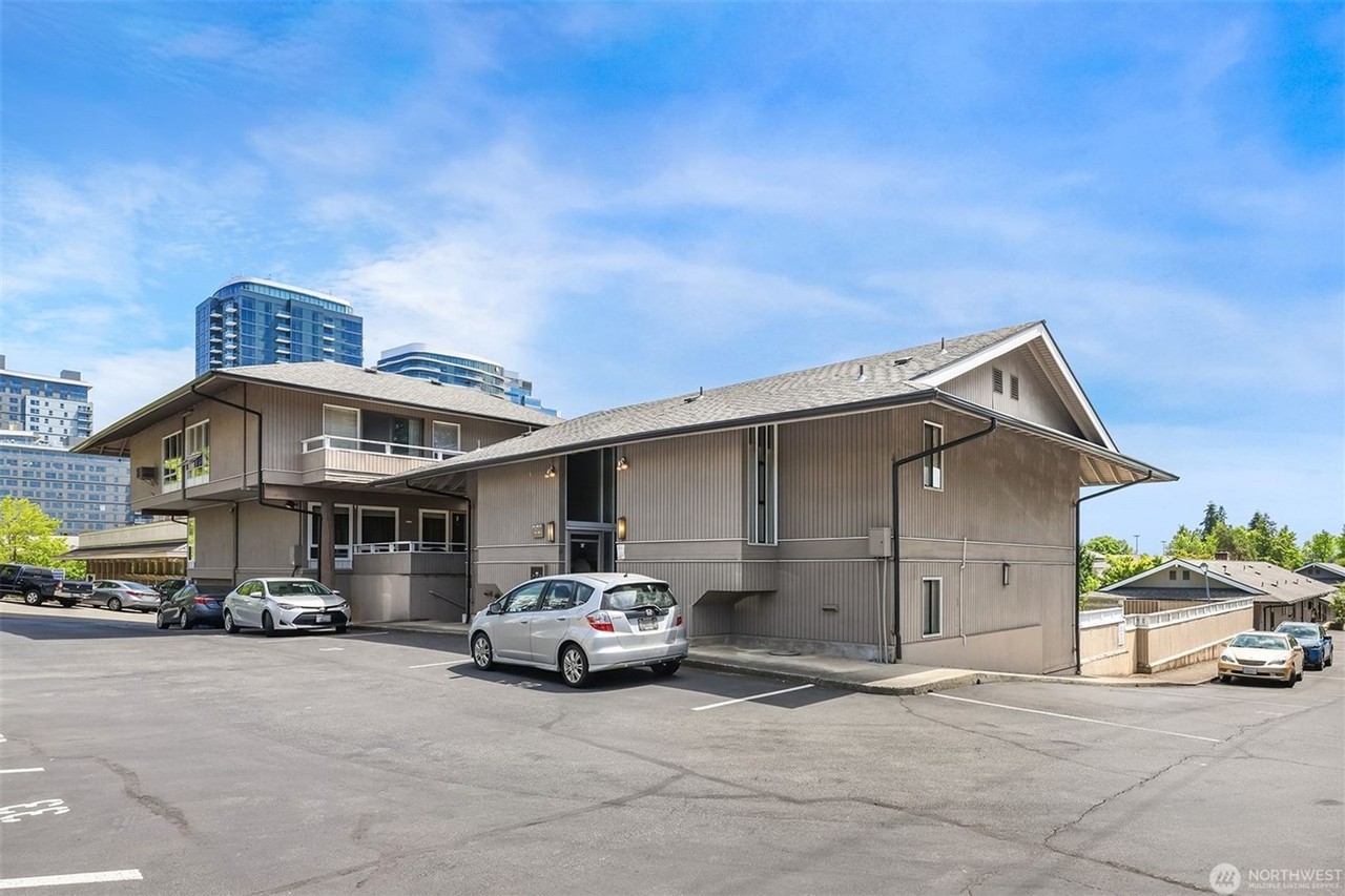 932 100th Ave Ne