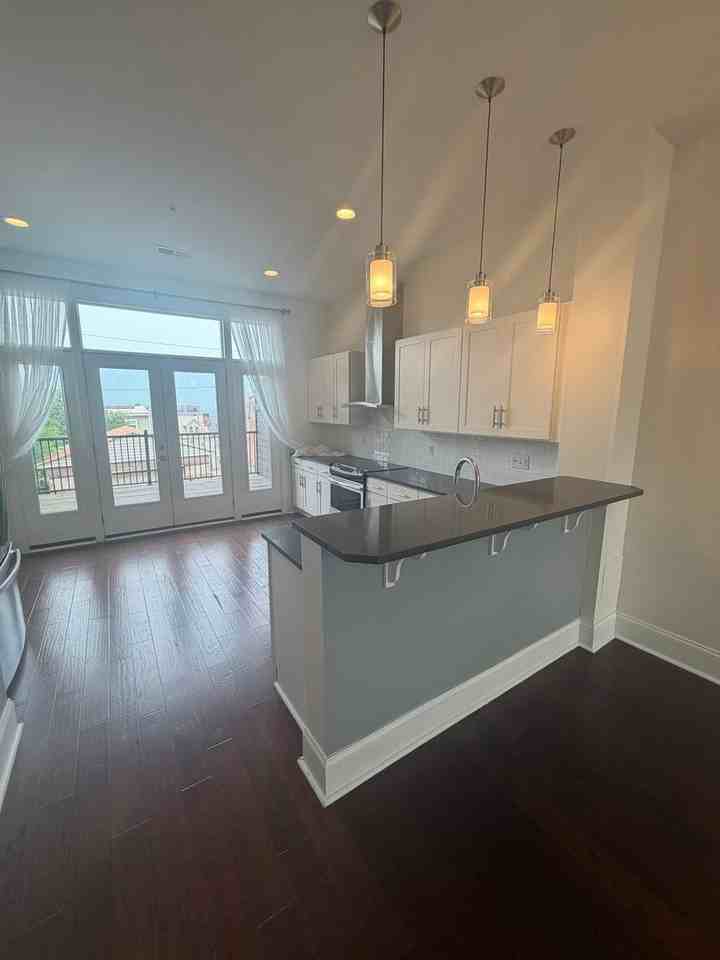 5283 Holmes St - Photo 5 of 50