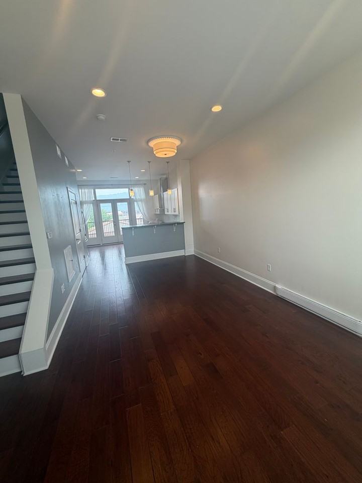 5283 Holmes St - Photo 6 of 50