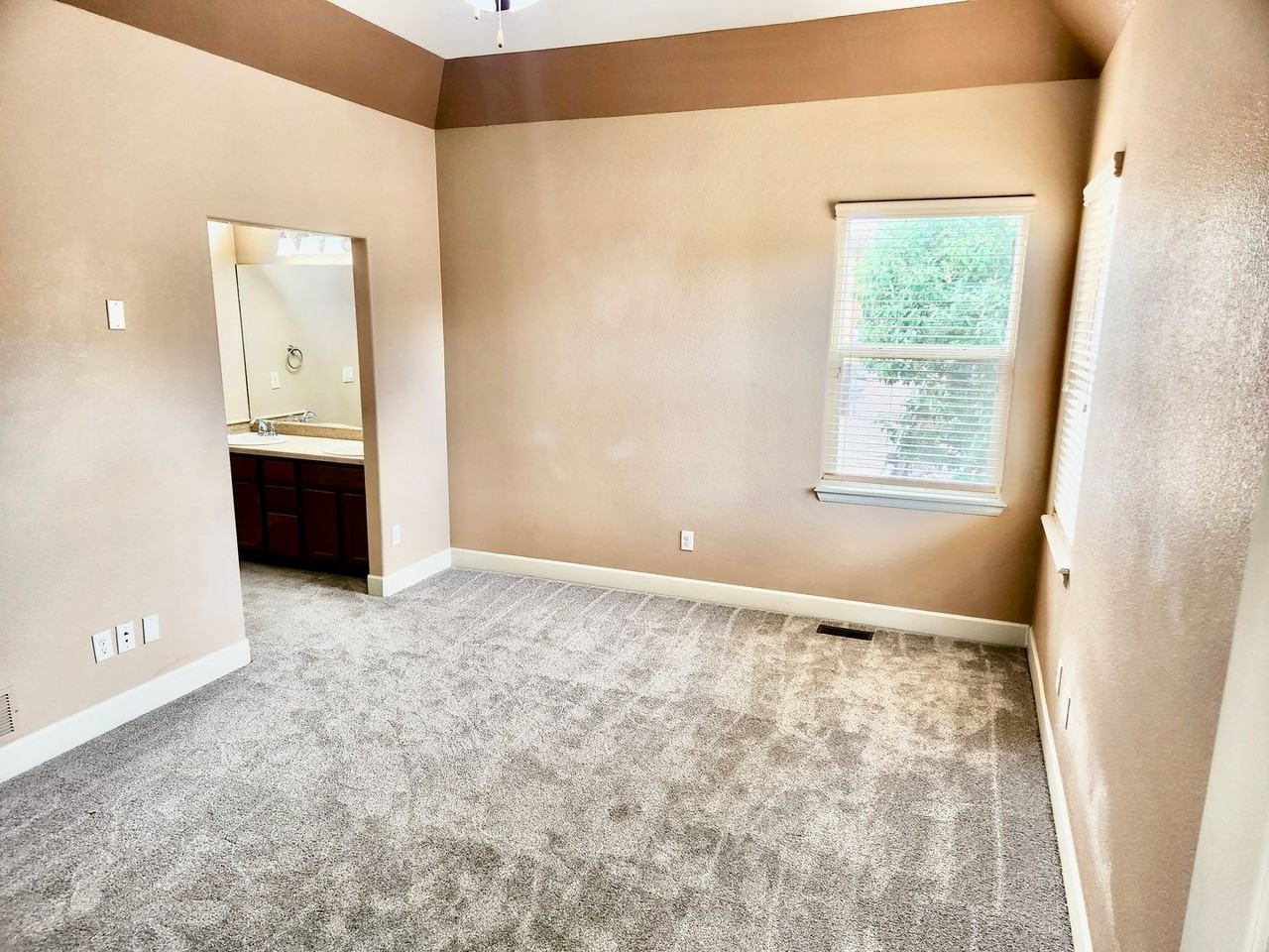 7027 Davey Crocket Ct - Photo 6 of 24