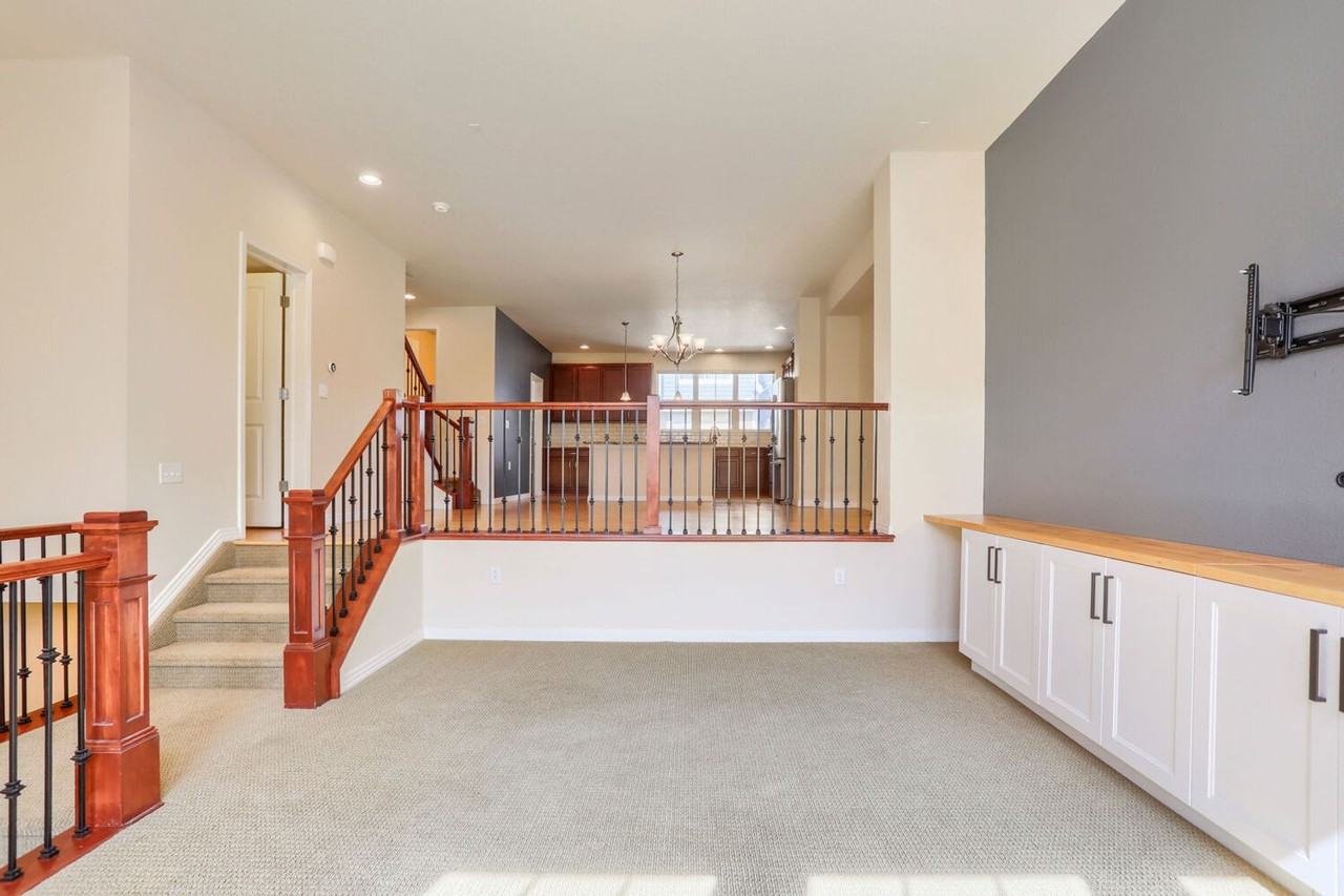 1815 Gallagher Ln - Photo 2 of 29