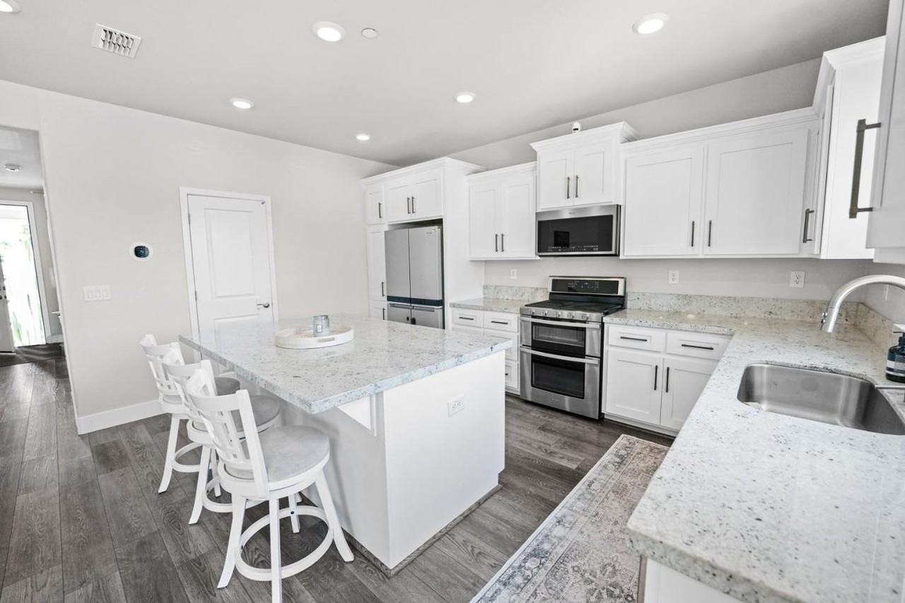 499 Red Sand Ct - Photo 3 of 22