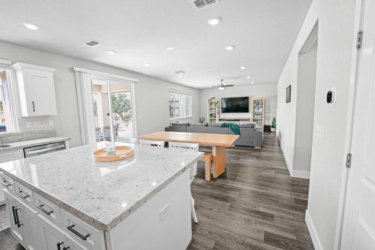 499 Red Sand Ct - Photo 5 of 22