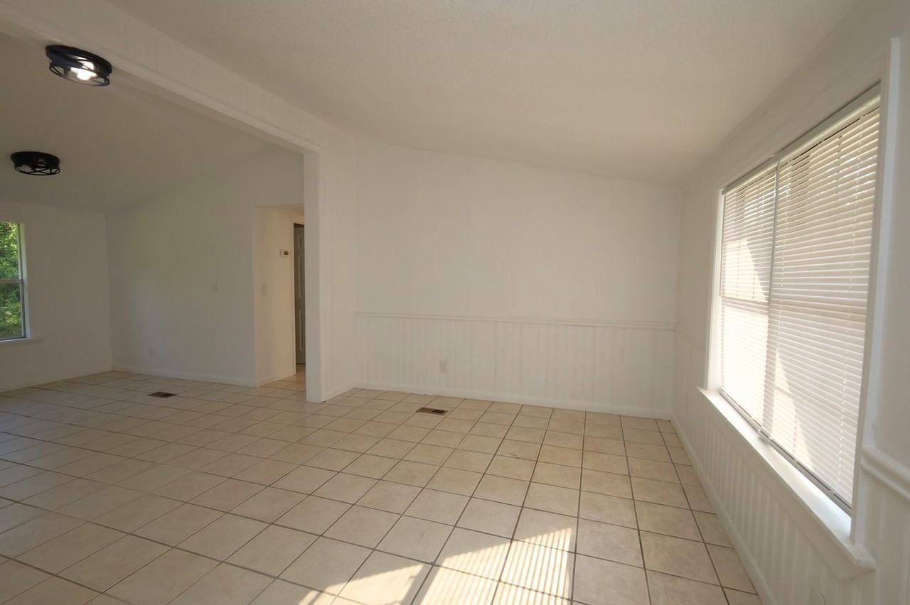 808 Penny Pl - Photo 2 of 11
