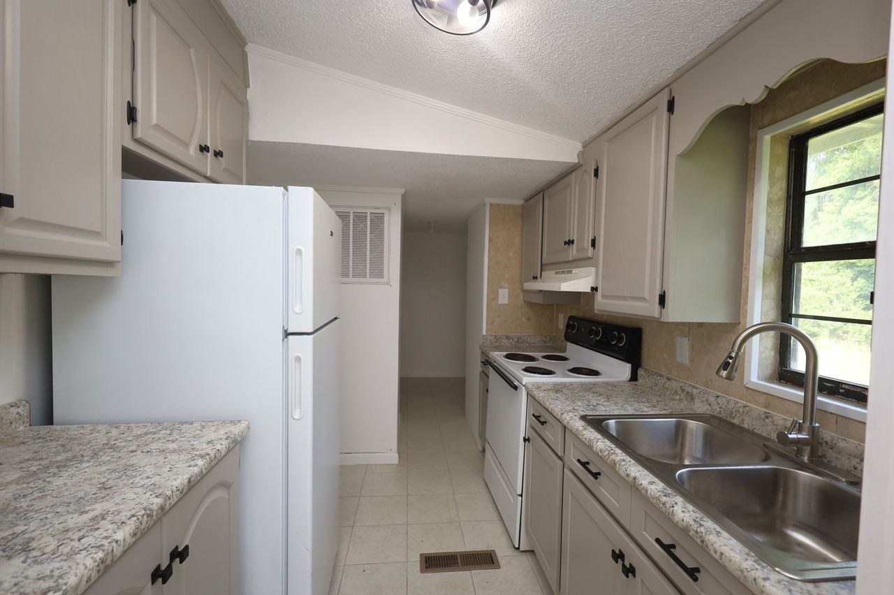 808 Penny Pl - Photo 4 of 11