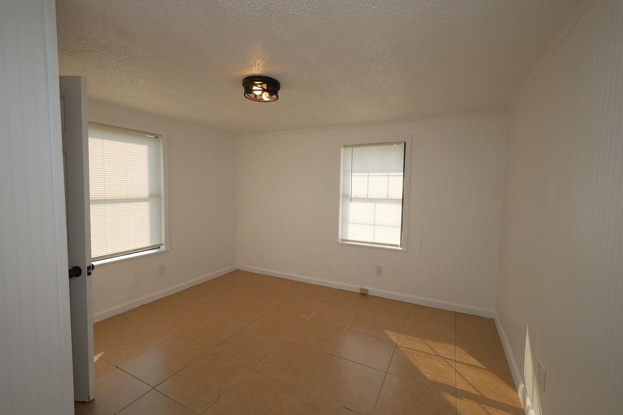 808 Penny Pl - Photo 6 of 11
