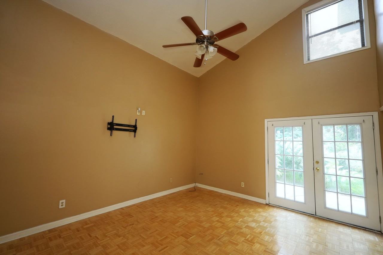 5 Crestwood Cir - Photo 2 of 9