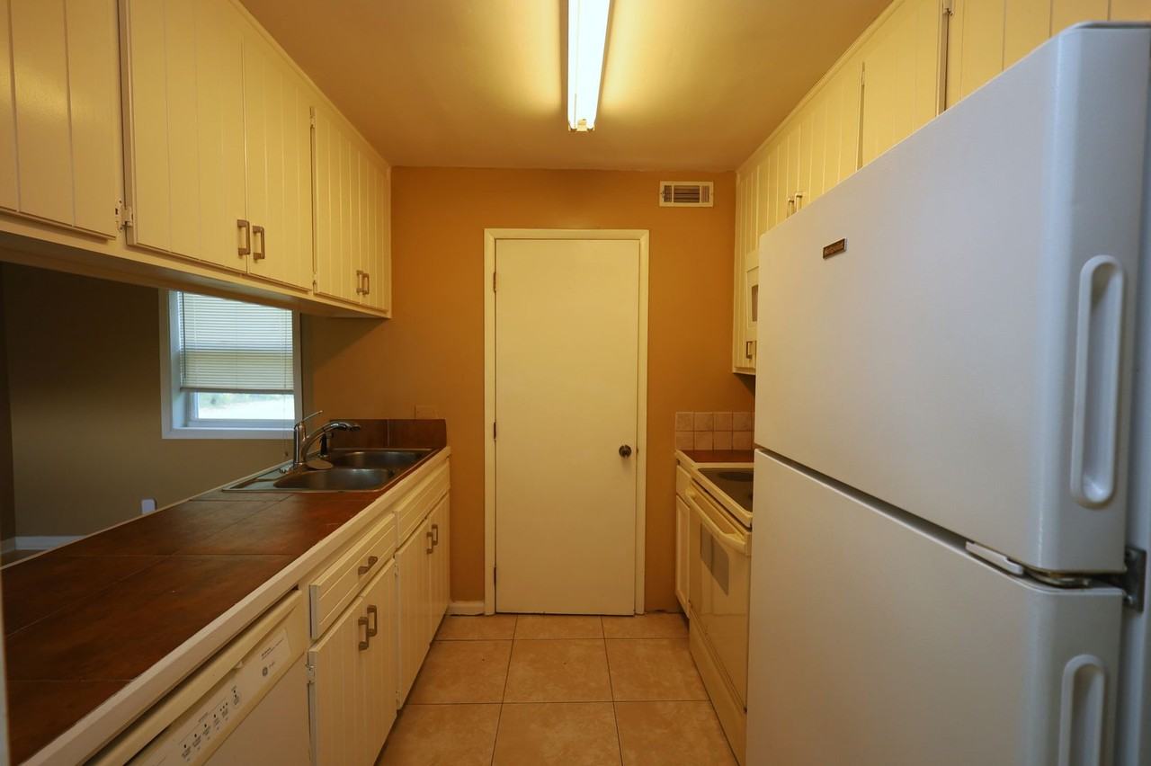 5 Crestwood Cir - Photo 3 of 9