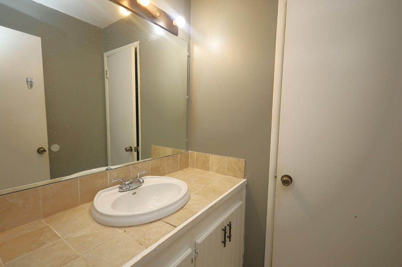 5 Crestwood Cir - Photo 7 of 9