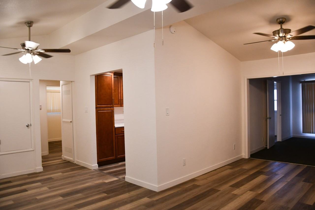 6501 Tillamook Ave - Photo 5 of 50