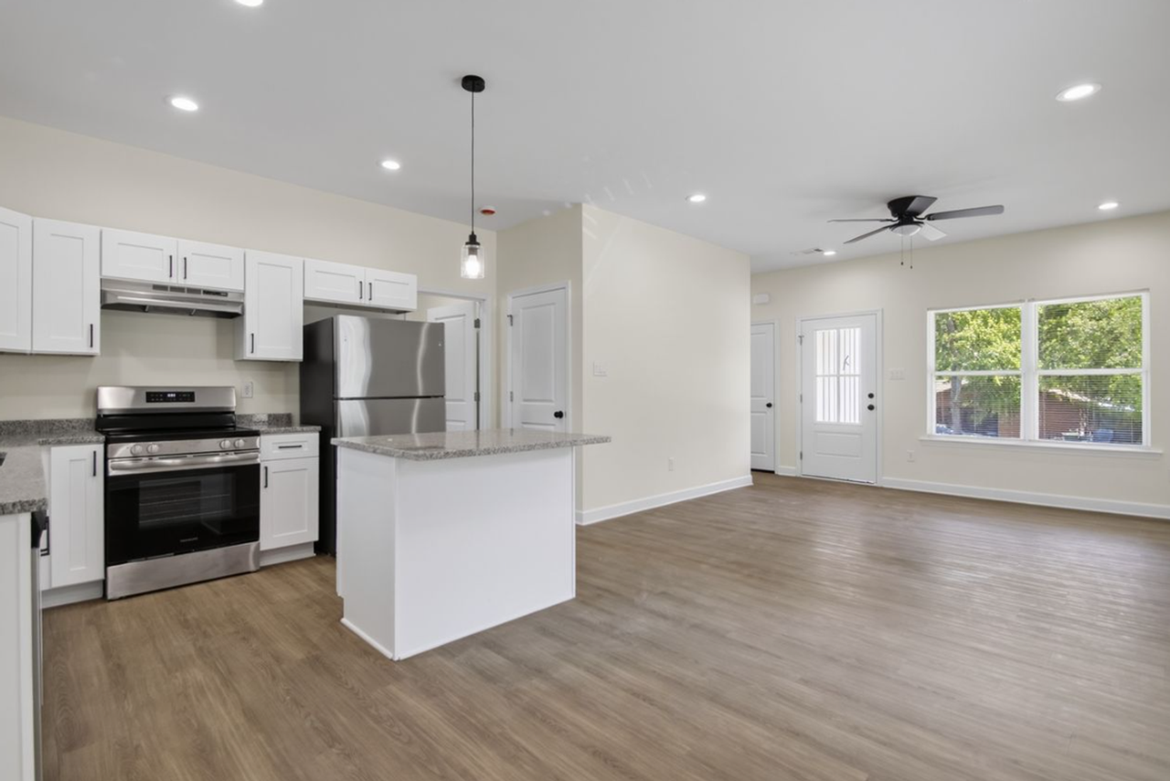 4800 Greenfield Dr - Photo 4 of 24