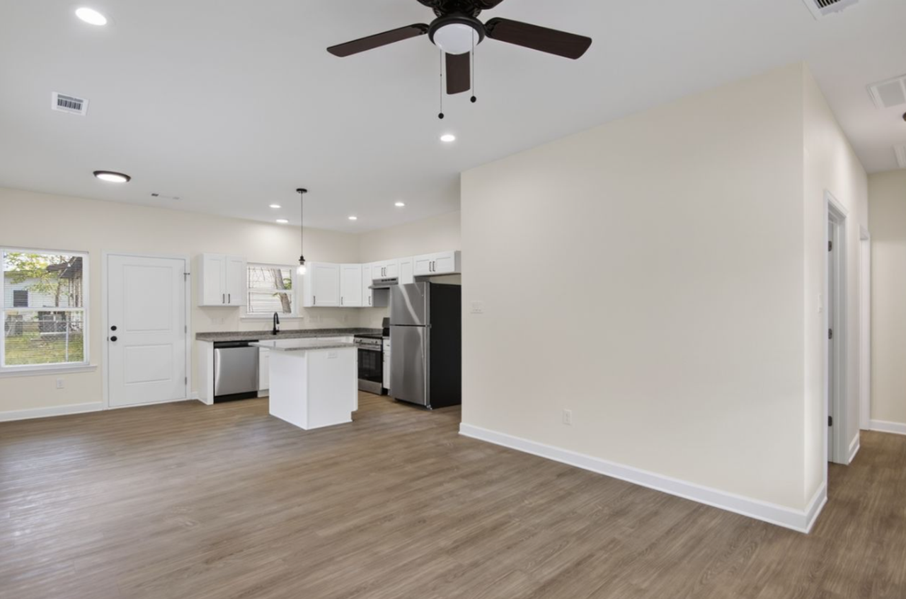 4800 Greenfield Dr - Photo 5 of 24