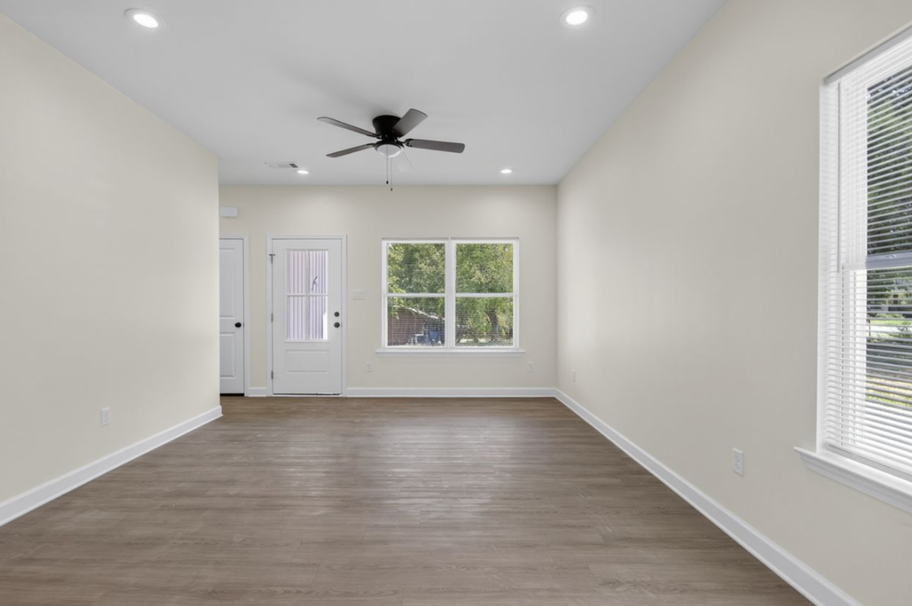 4800 Greenfield Dr - Photo 6 of 24