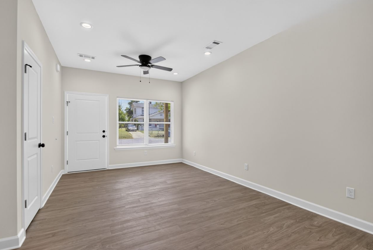 922 Booker St - Photo 6 of 16