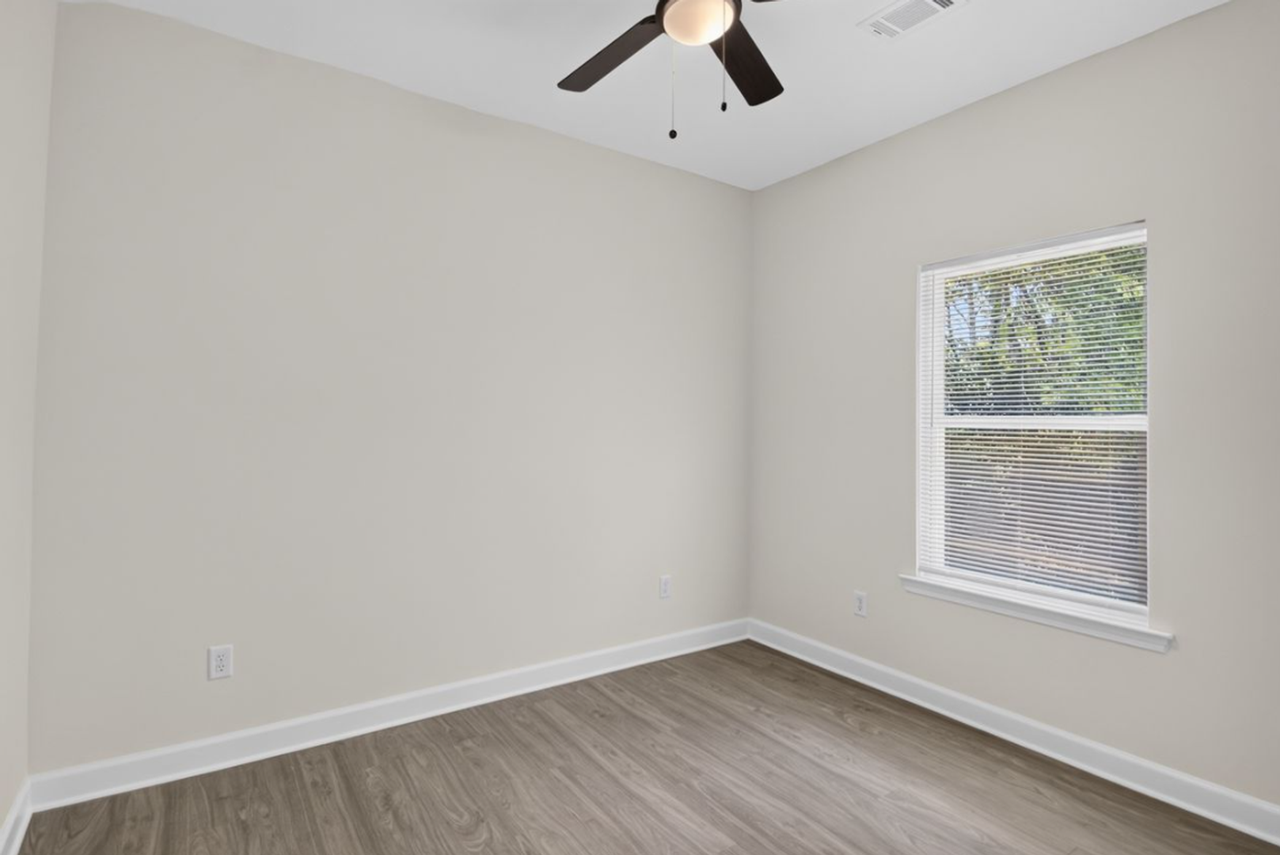 922 Booker St - Photo 7 of 16