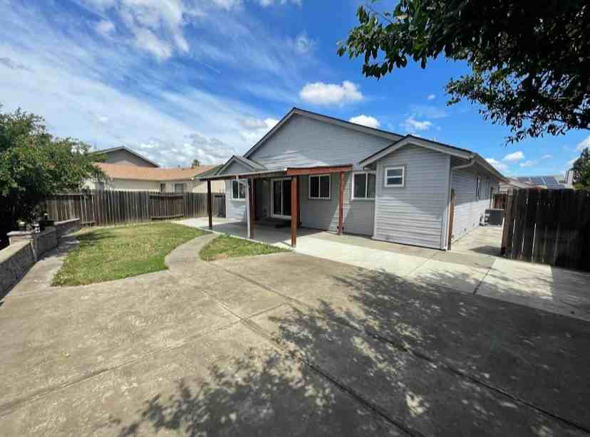 1025 Winters Way - Photo 5 of 12