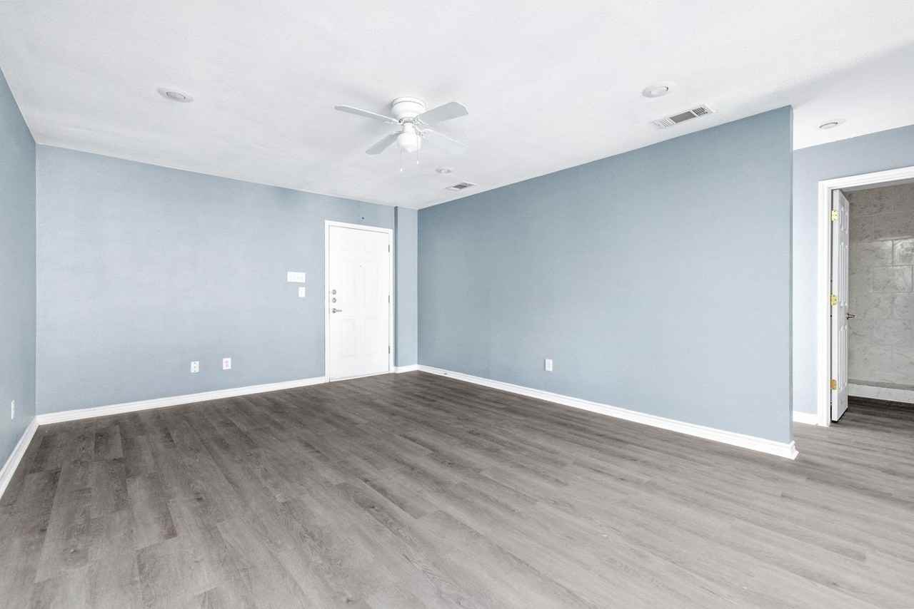 805 N Main St #104 - Photo 4 of 39