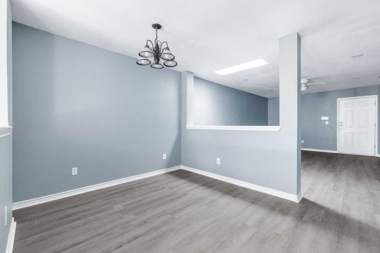 805 N Main St #104 - Photo 5 of 39