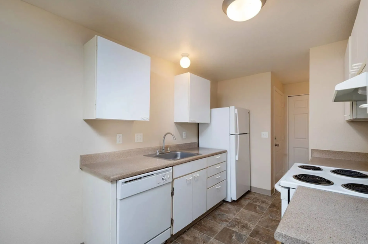 Willow Creek Apartments - Photo 3 of 18