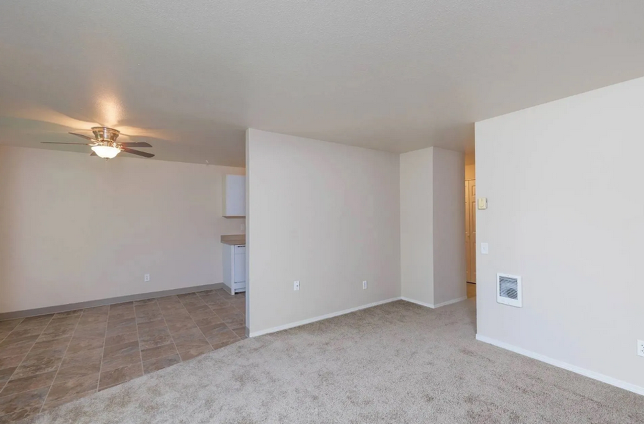 Willow Creek Apartments - Photo 5 of 18