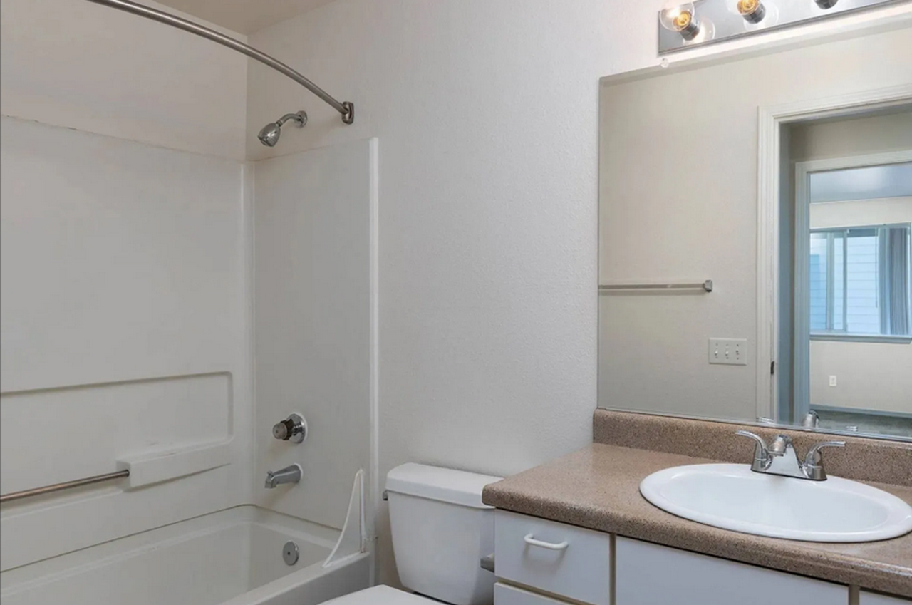 Willow Creek Apartments - Photo 7 of 18