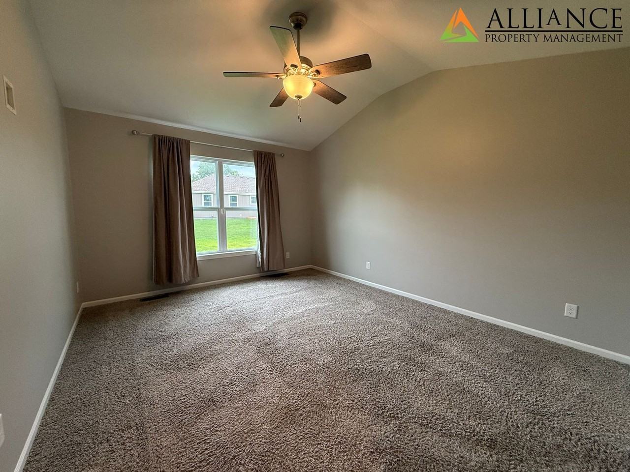 112 Quail Ct - Photo 5 of 34
