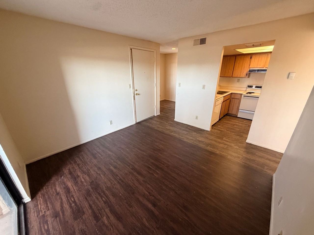 One & Two bedroom, 1 bath units near the light rail in Tempe Available! - Photo 3 of 20