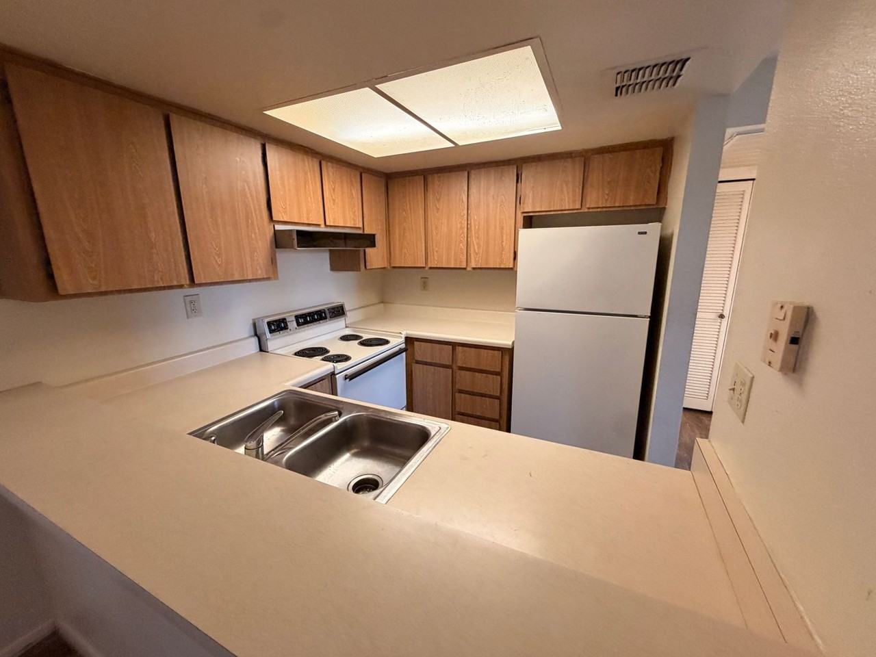 One & Two bedroom, 1 bath units near the light rail in Tempe Available! - Photo 7 of 20