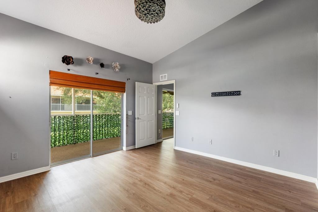 5336 Edgewater Way - Photo 3 of 18