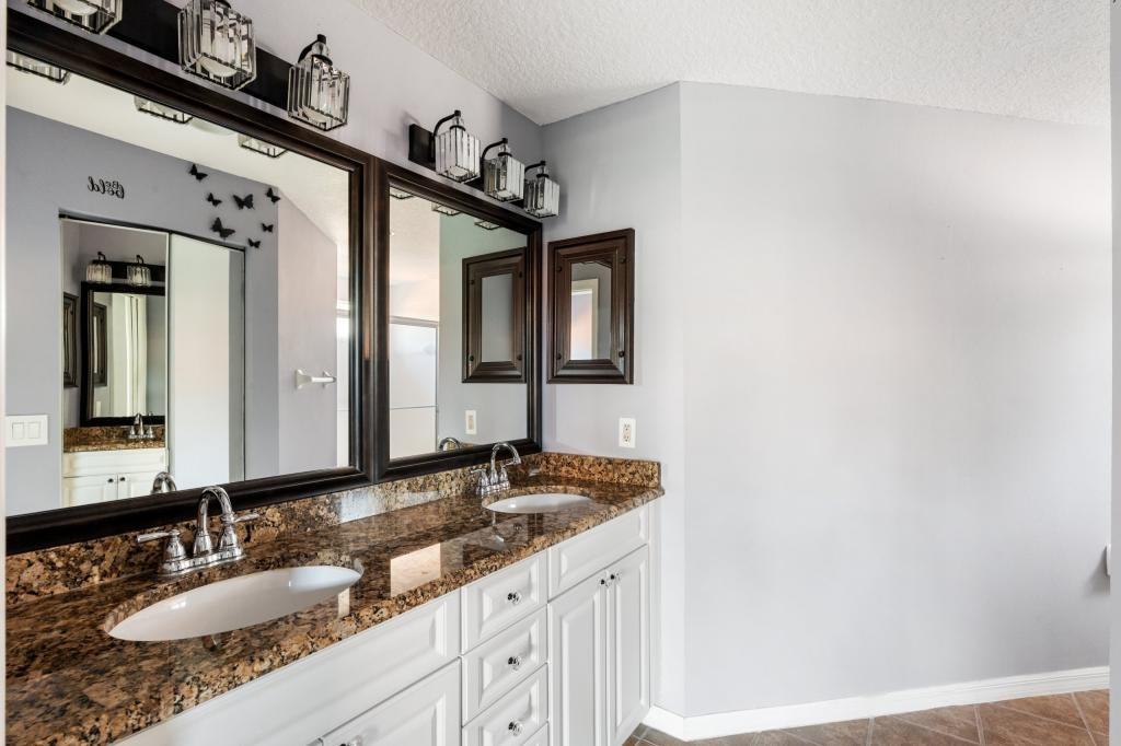 5336 Edgewater Way - Photo 4 of 18