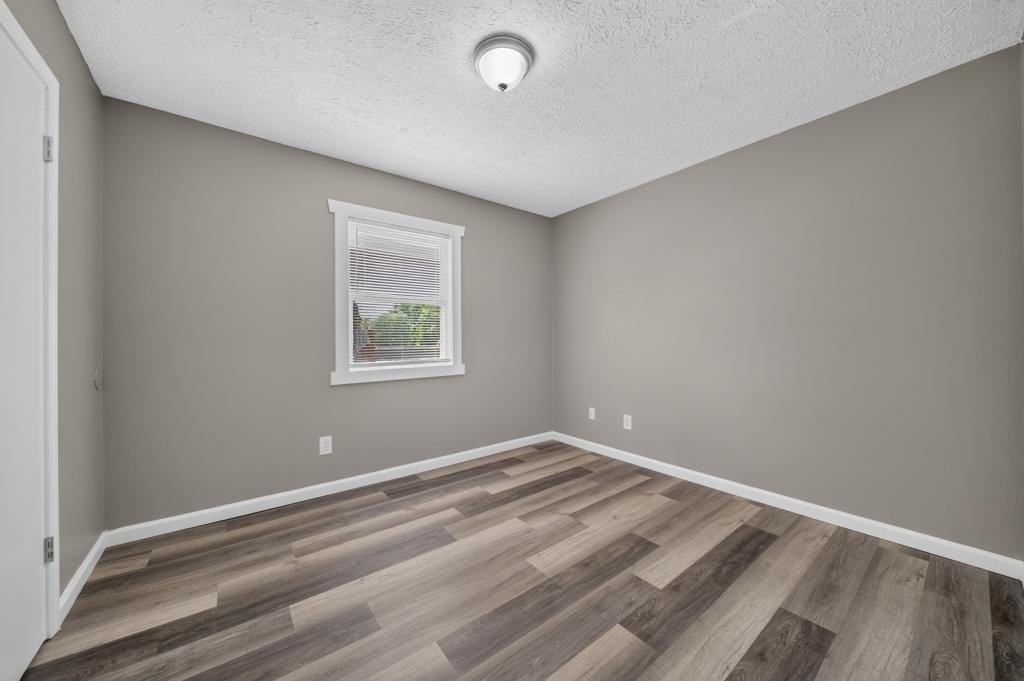3242 Old Hartford Rd Apt 12 - Photo 5 of 17