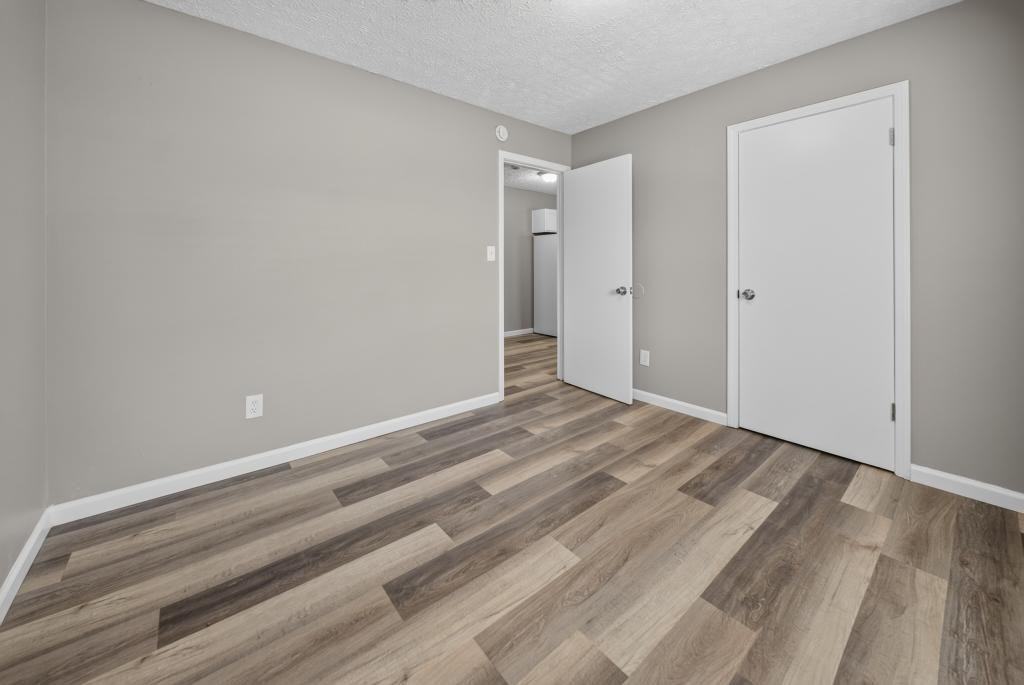 3242 Old Hartford Rd Apt 12 - Photo 6 of 17