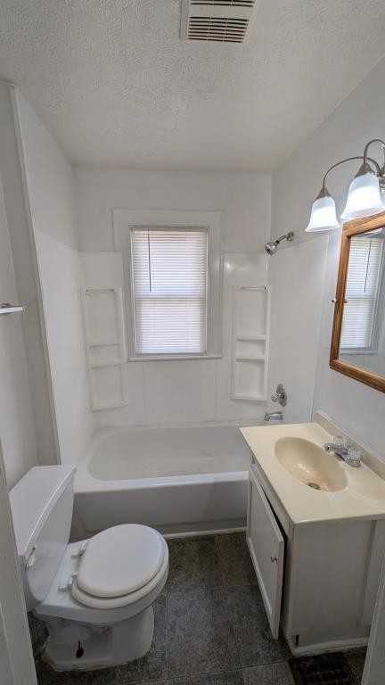1435 W 32nd St - Photo 3 of 11