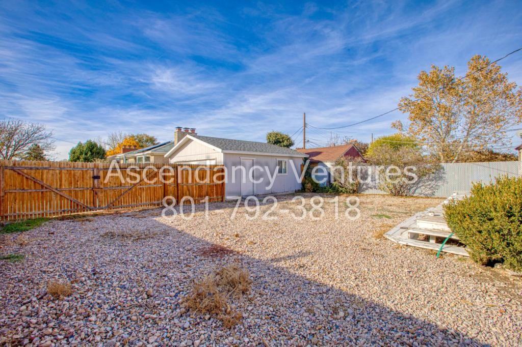 538 S Navajo St - Photo 3 of 14
