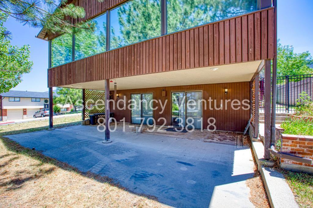 706 Buzianis Way - Photo 2 of 22