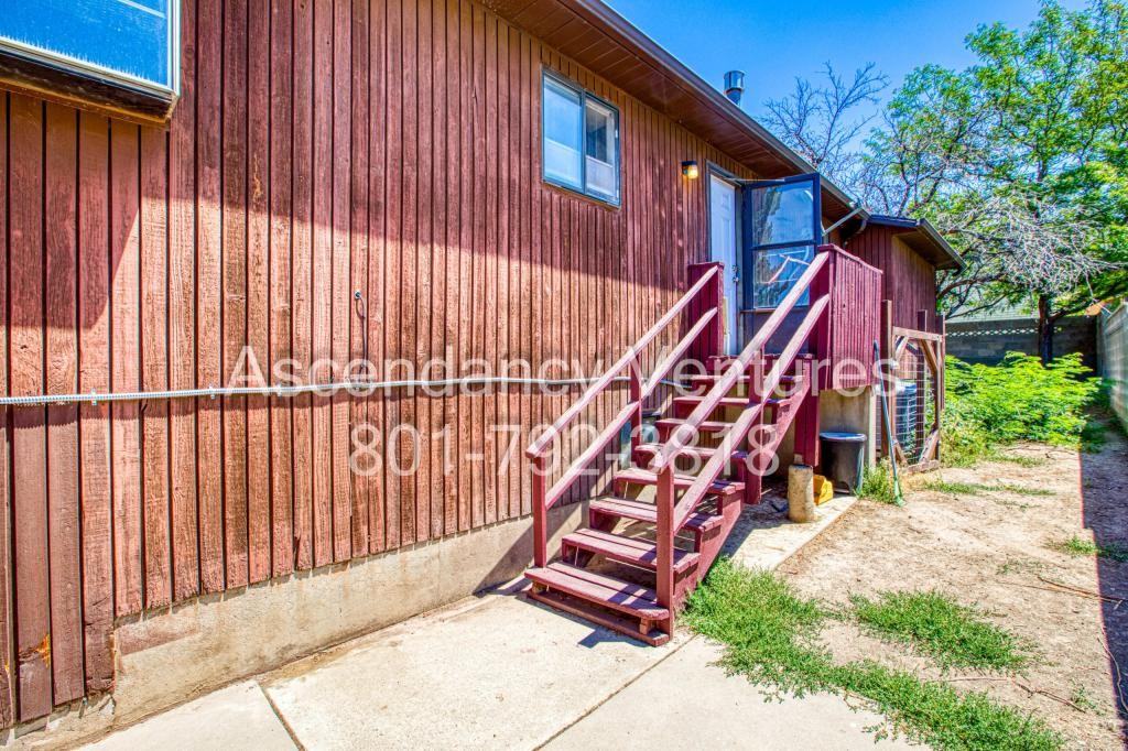 706 Buzianis Way - Photo 3 of 22