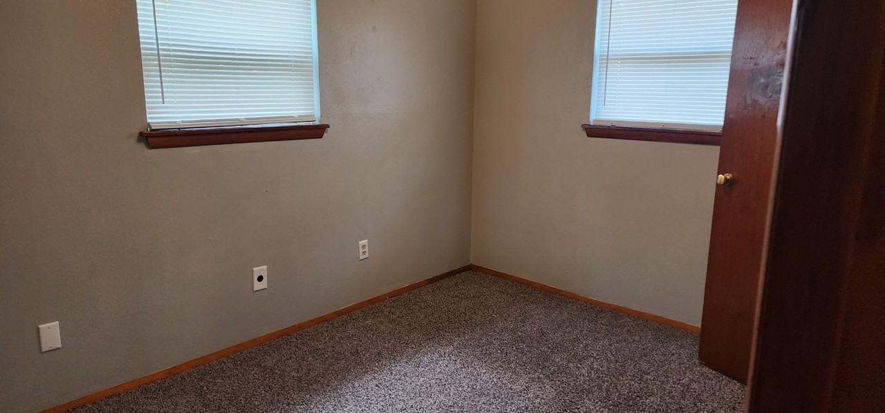 3308 Sw Salinas Dr - Photo 4 of 13