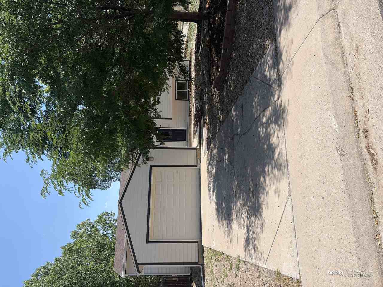 922 Park View St - Photo 2 of 10