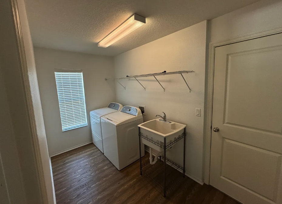 4702 Blue Diamond St - Photo 4 of 15