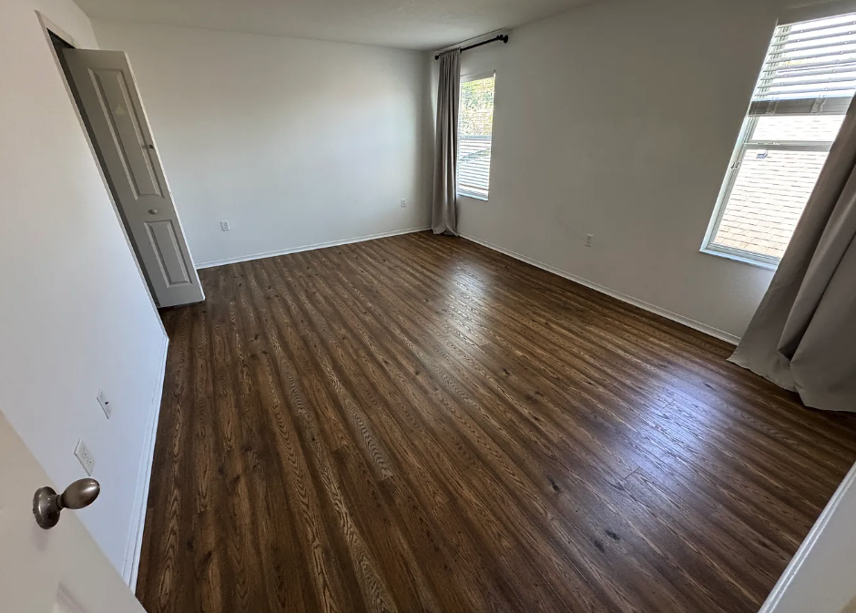 4702 Blue Diamond St - Photo 5 of 15