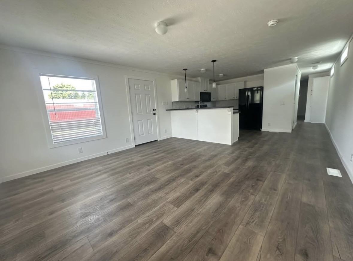 16105 Doyle Rd - Photo 3 of 10
