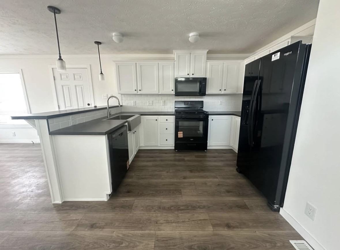 16105 Doyle Rd - Photo 4 of 10
