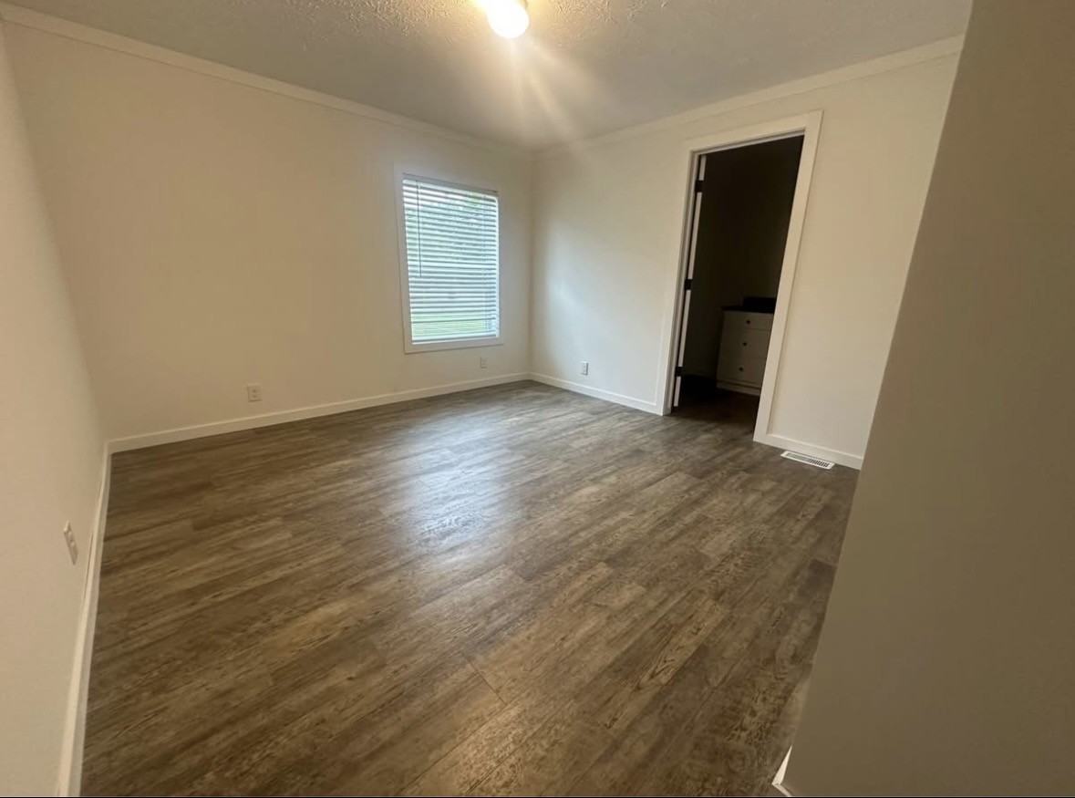 16105 Doyle Rd - Photo 7 of 10