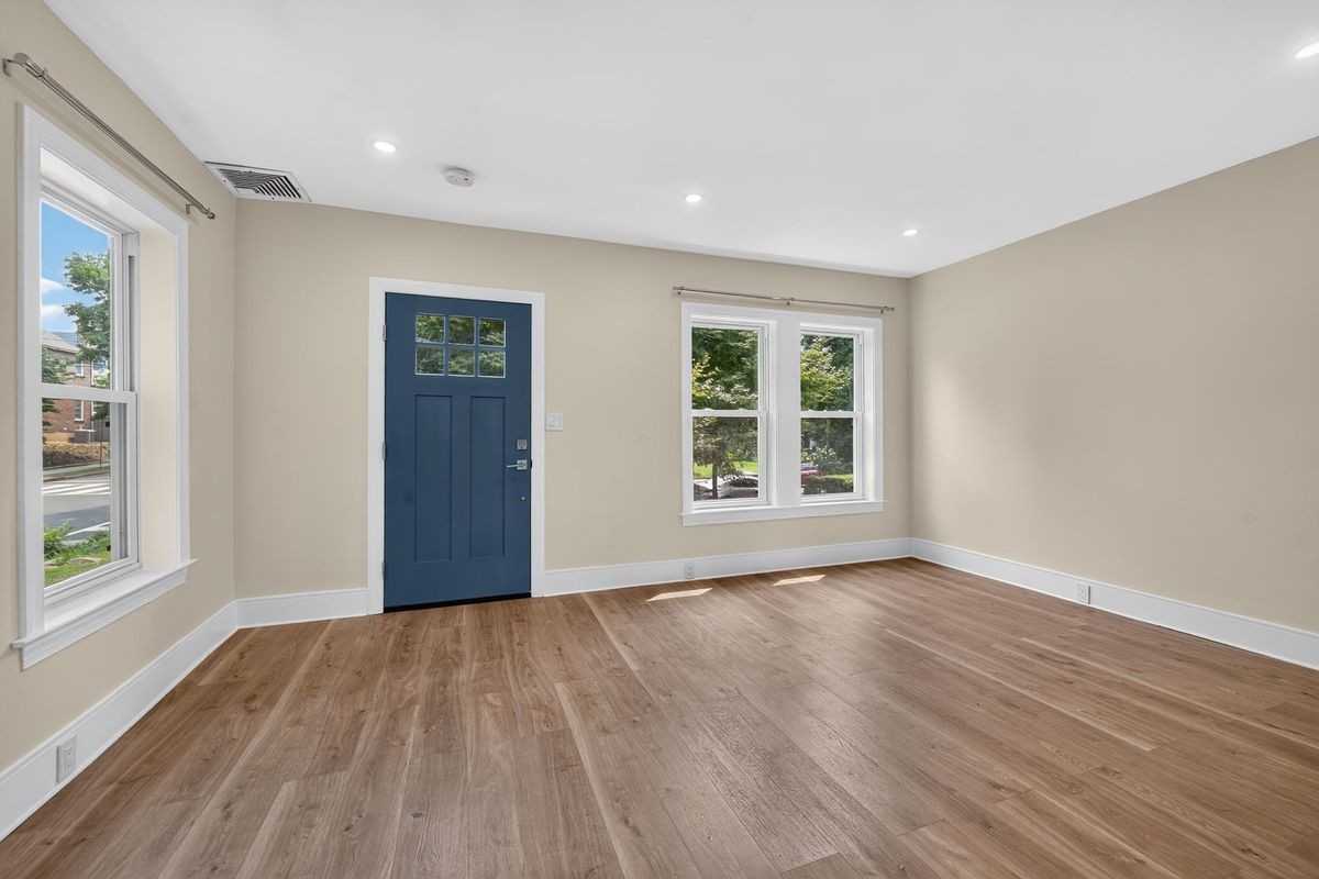 3601 S St Nw - Photo 3 of 19